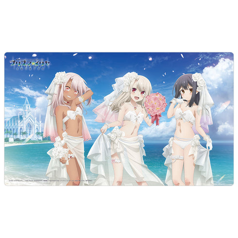 『Fate/kaleid liner プリズマ☆イリヤ Licht 名前の無い少女』描き下ろしラバーマット(イリヤ&美遊&クロエ/ウエディング水着)